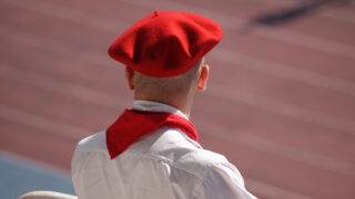 L’étonnante histoire du béret, né dans les Pyrénées avant de devenir une icône mondiale