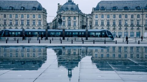 Place de la Bourse à Bordeaux avec le miroir d'eau
