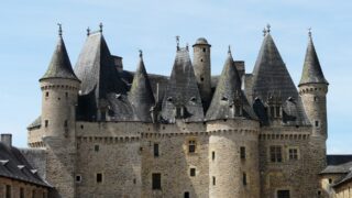 En Dordogne, ce château de conte domine le Périgord vert depuis des siècles