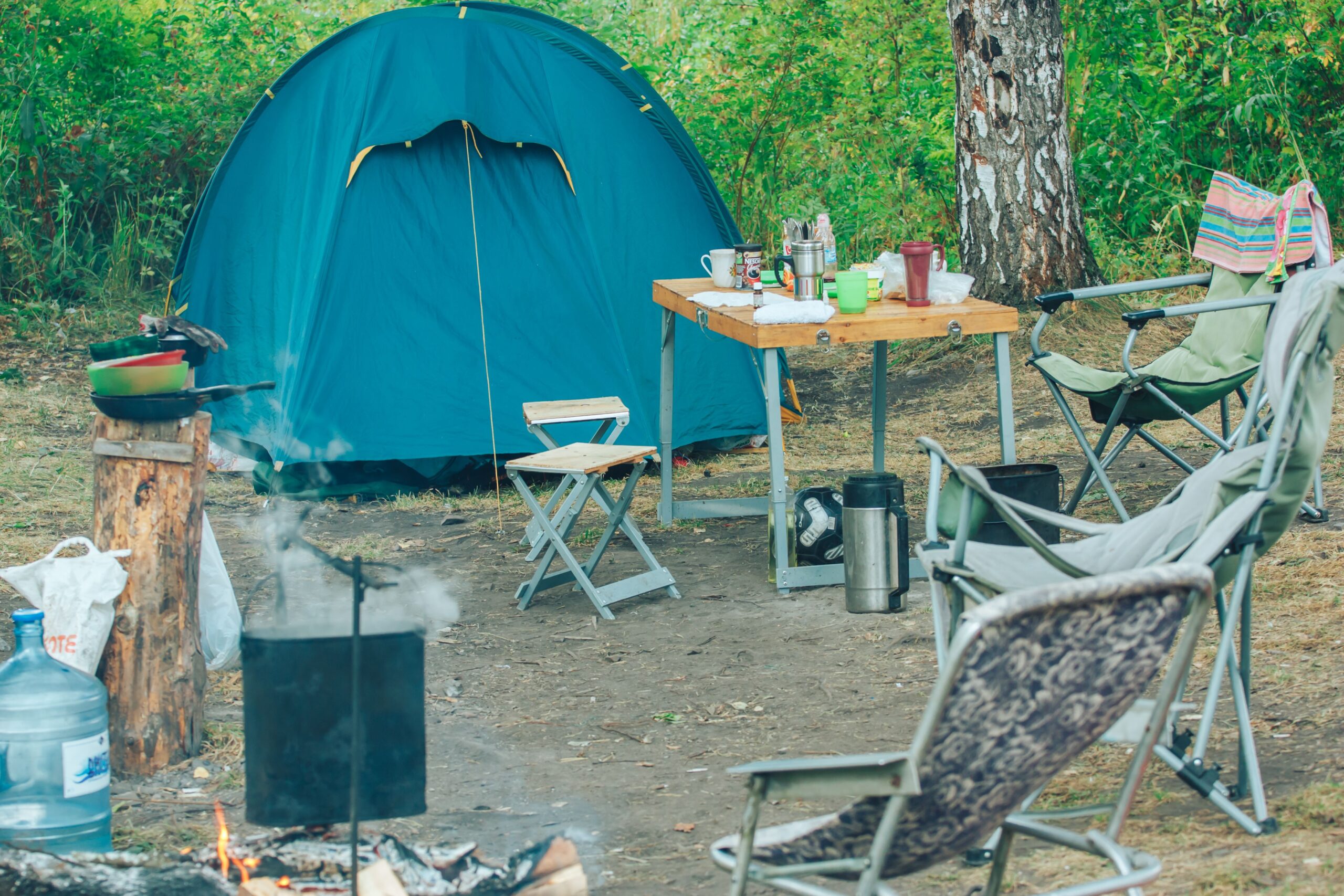 Vacanciers évacuant un camping de Lacanau face aux incendies en Gironde