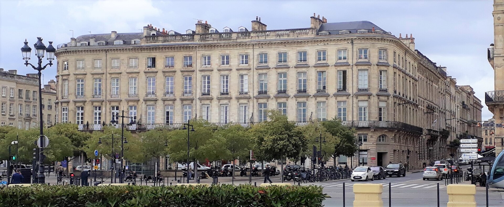 Façades de l’îlot Louis vues depuis la Garonne
