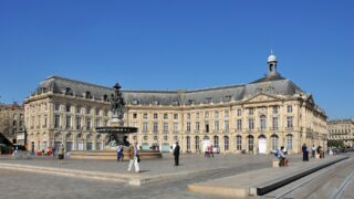 Palais de la Bourse : le cœur marchand de Bordeaux bat toujours face au miroir d’eau
