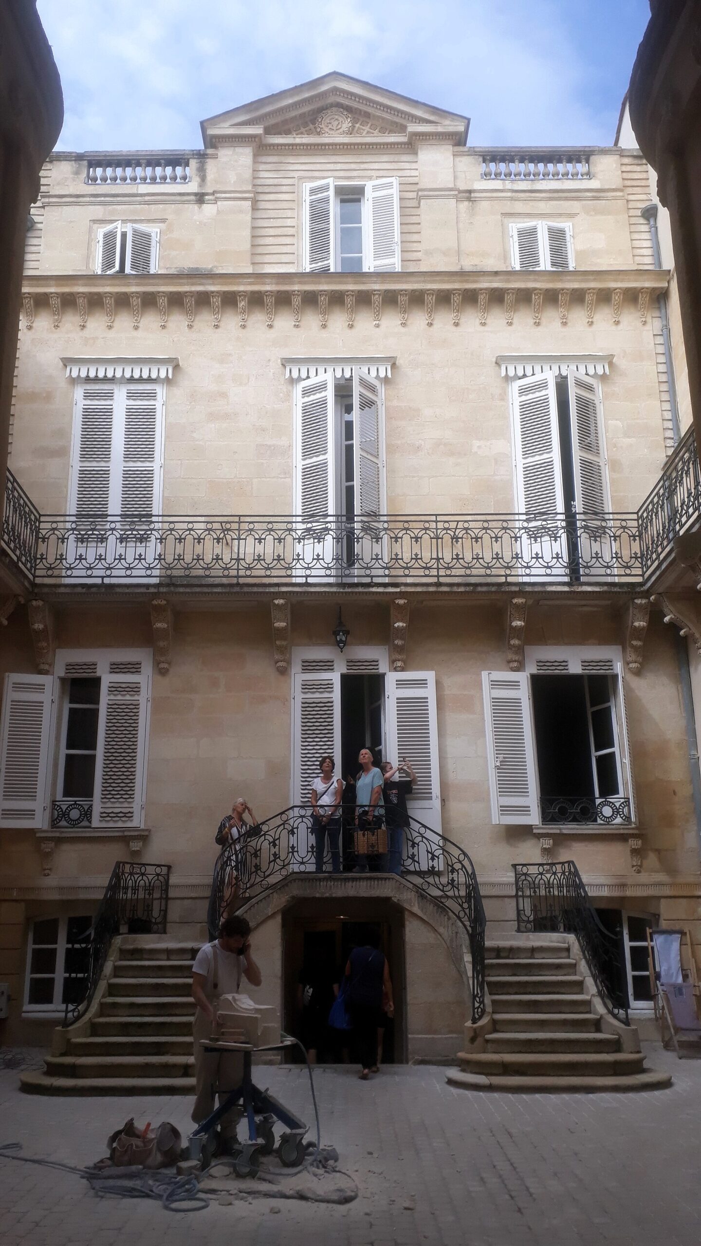 Façade du corps de logis de l’Hôtel Victoria à Bordeaux