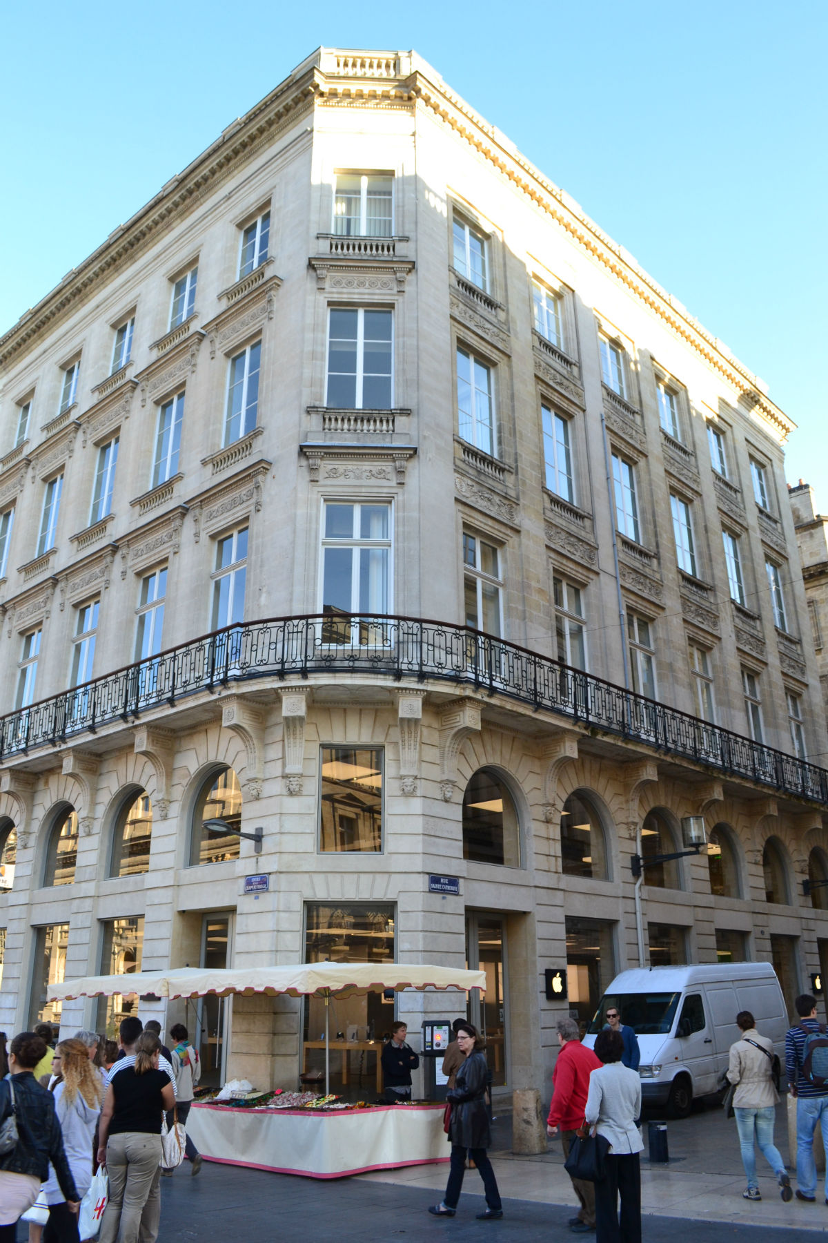 Façade de l’Hôtel Bonnaffé cours du Chapeau-Rouge