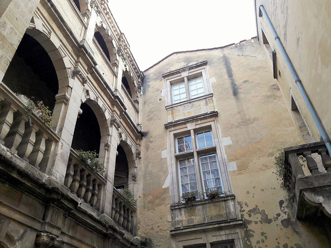 Cour de l’ancienne mairerie de Bordeaux rue des Ayres