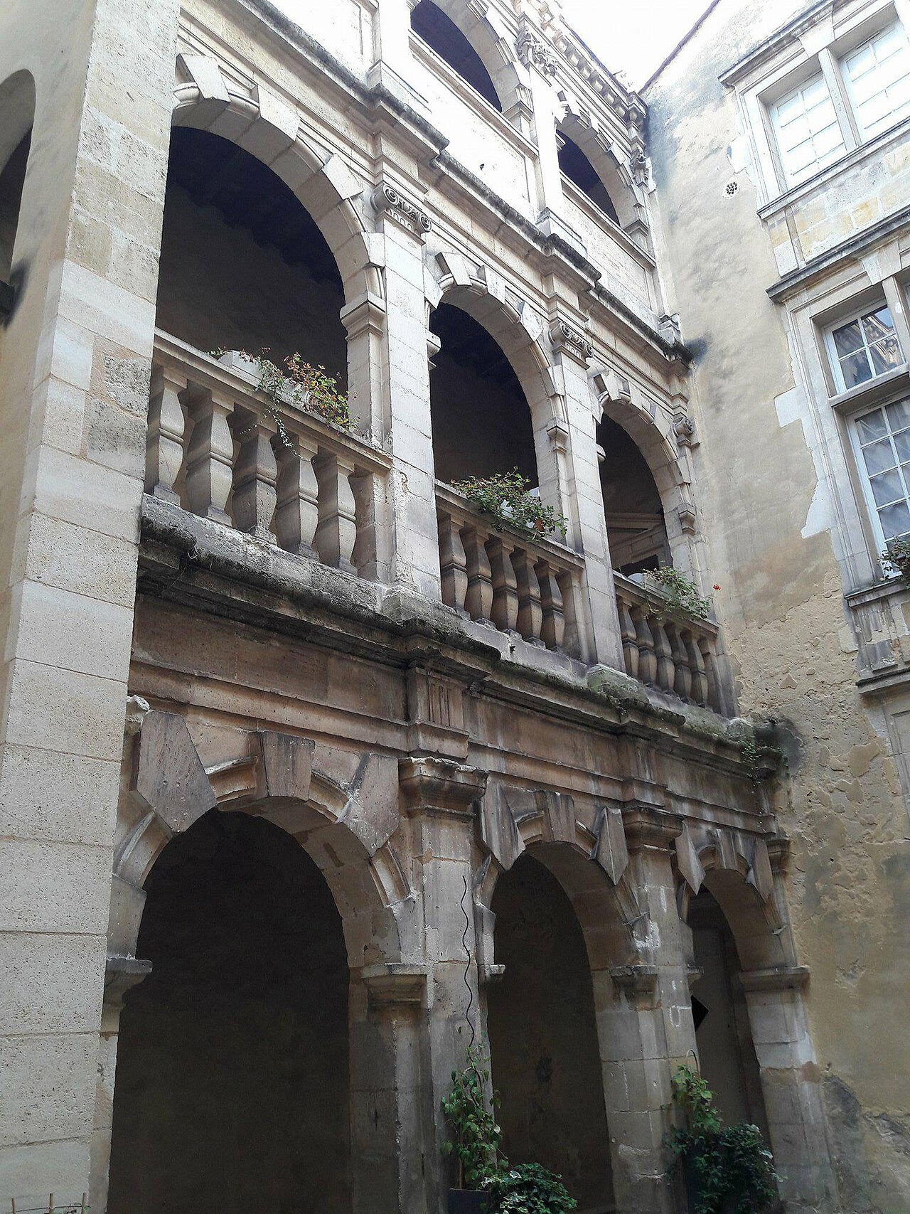 Galerie à arcades de l’ancienne mairerie de Bordeaux