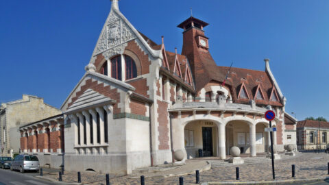 Façade de la Maison cantonale de La Bastide à Bordeaux