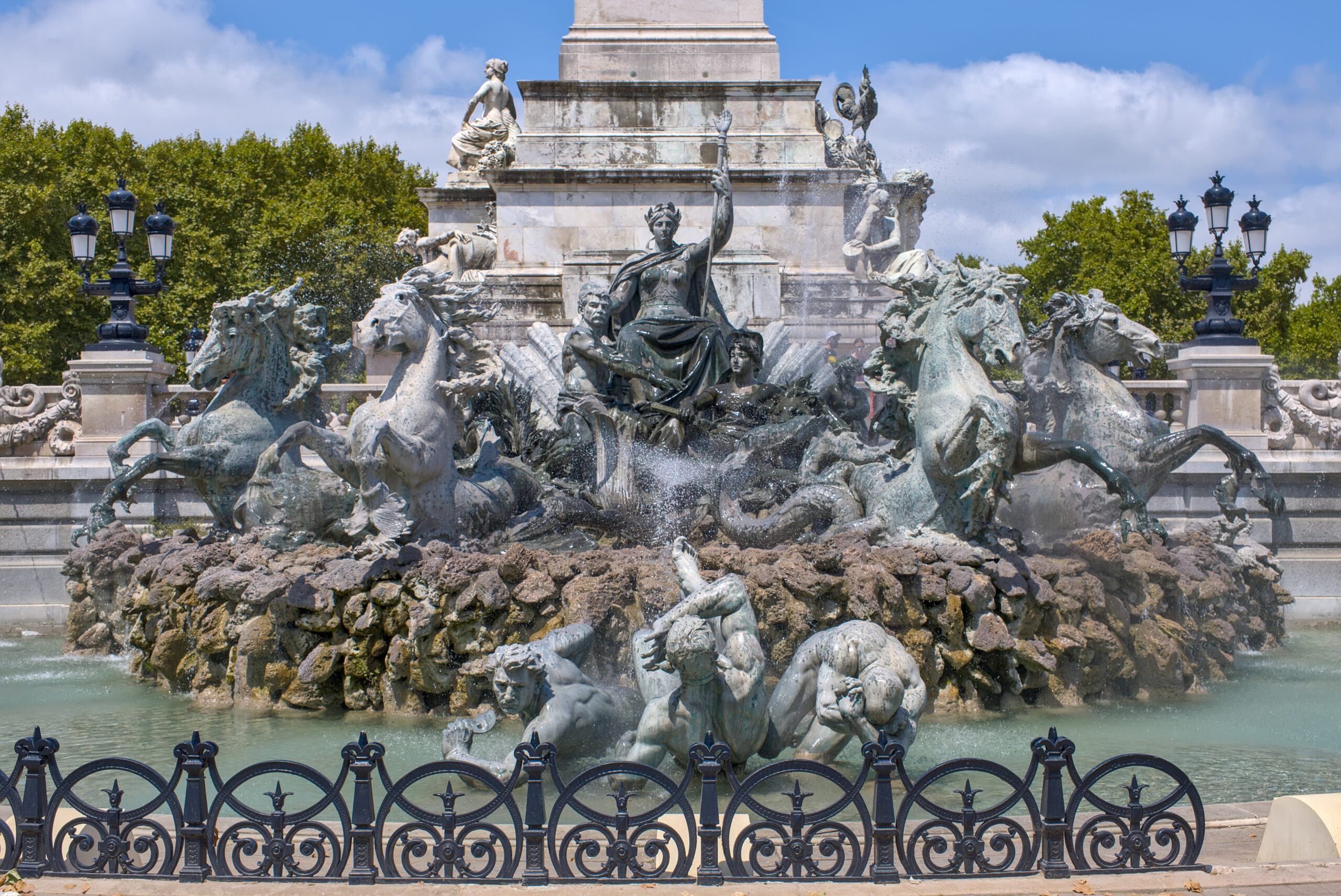 Fontaine du Triomphe de la République du monument aux Girondins