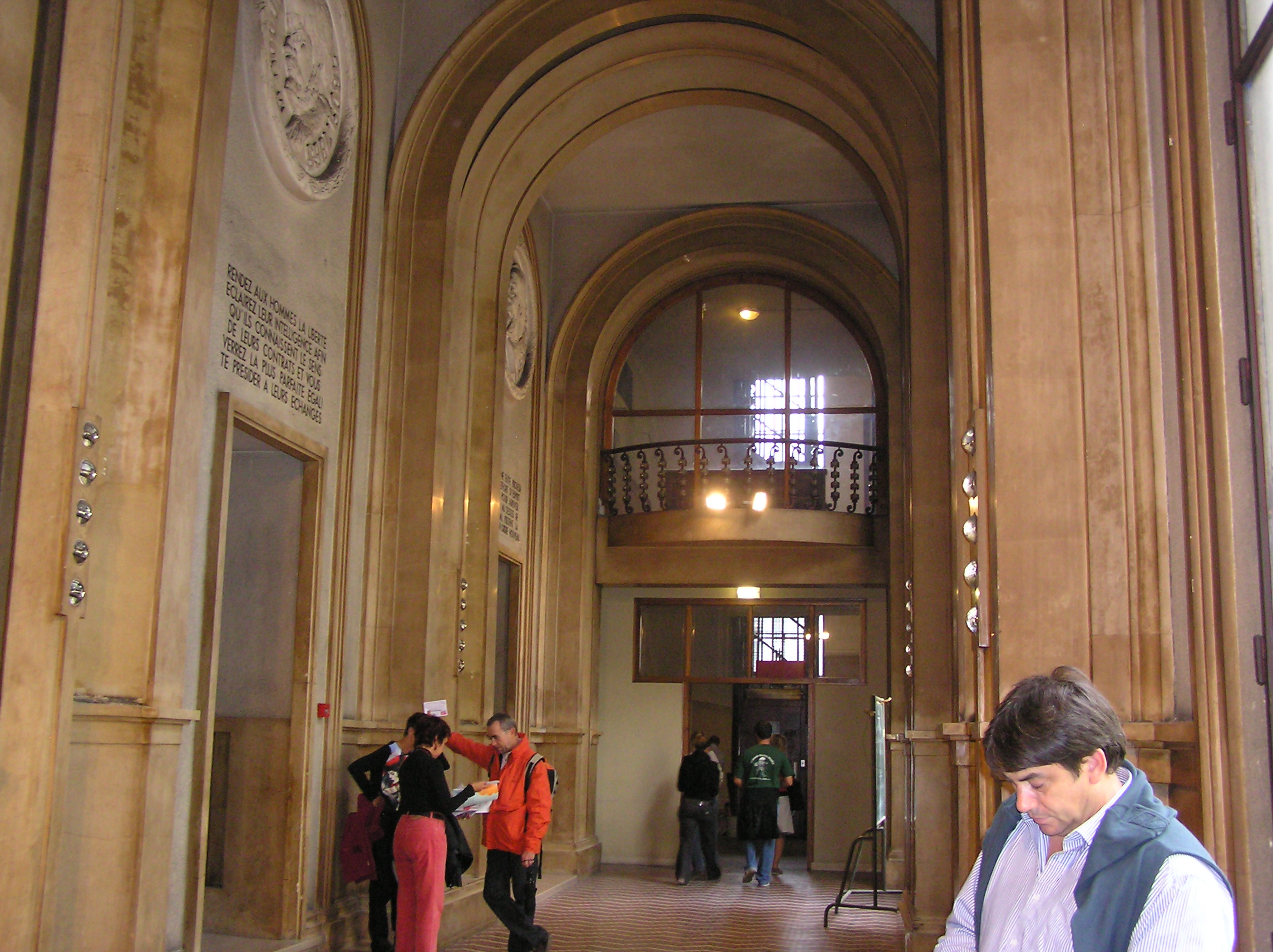 Péristyle Art déco de la Bourse du travail