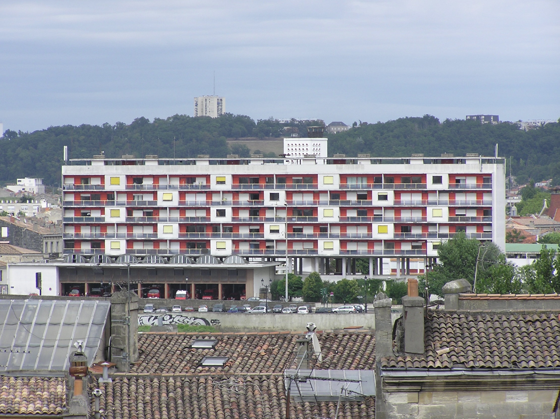 Vue extérieure de la caserne des pompiers de la Benauge à Bordeaux