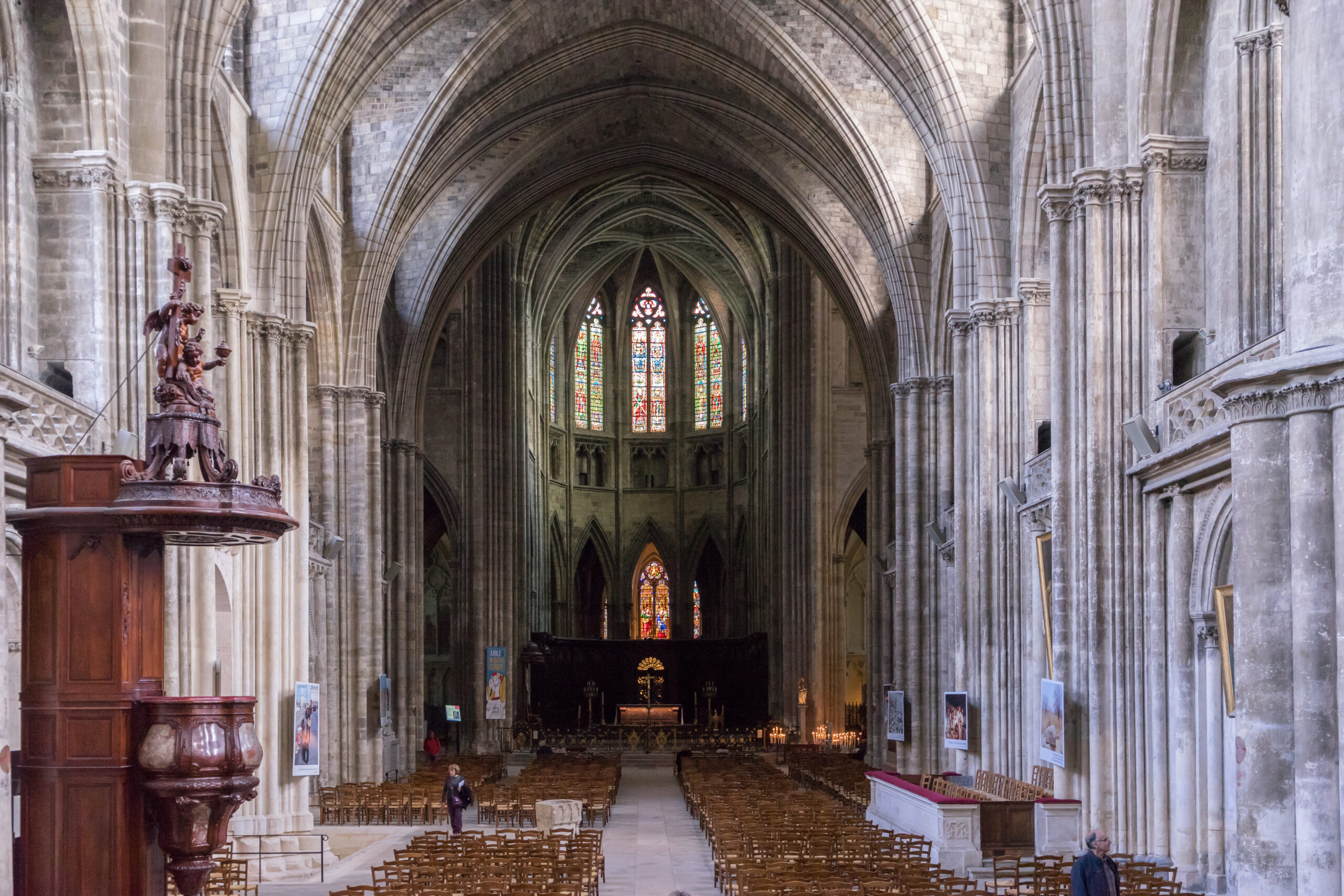 Nef gothique de la cathédrale Saint-André de Bordeaux