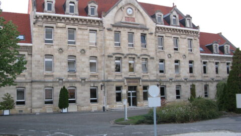 Façade du centre hospitalier Charles-Perrens à Bordeaux