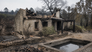 Incendies en Gironde : les 100 millions d’euros d’aides ne règlent pas la question des assurances