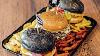Bordeaux : Black & White Burger a ouvert son deuxième restaurant sur la rive droite