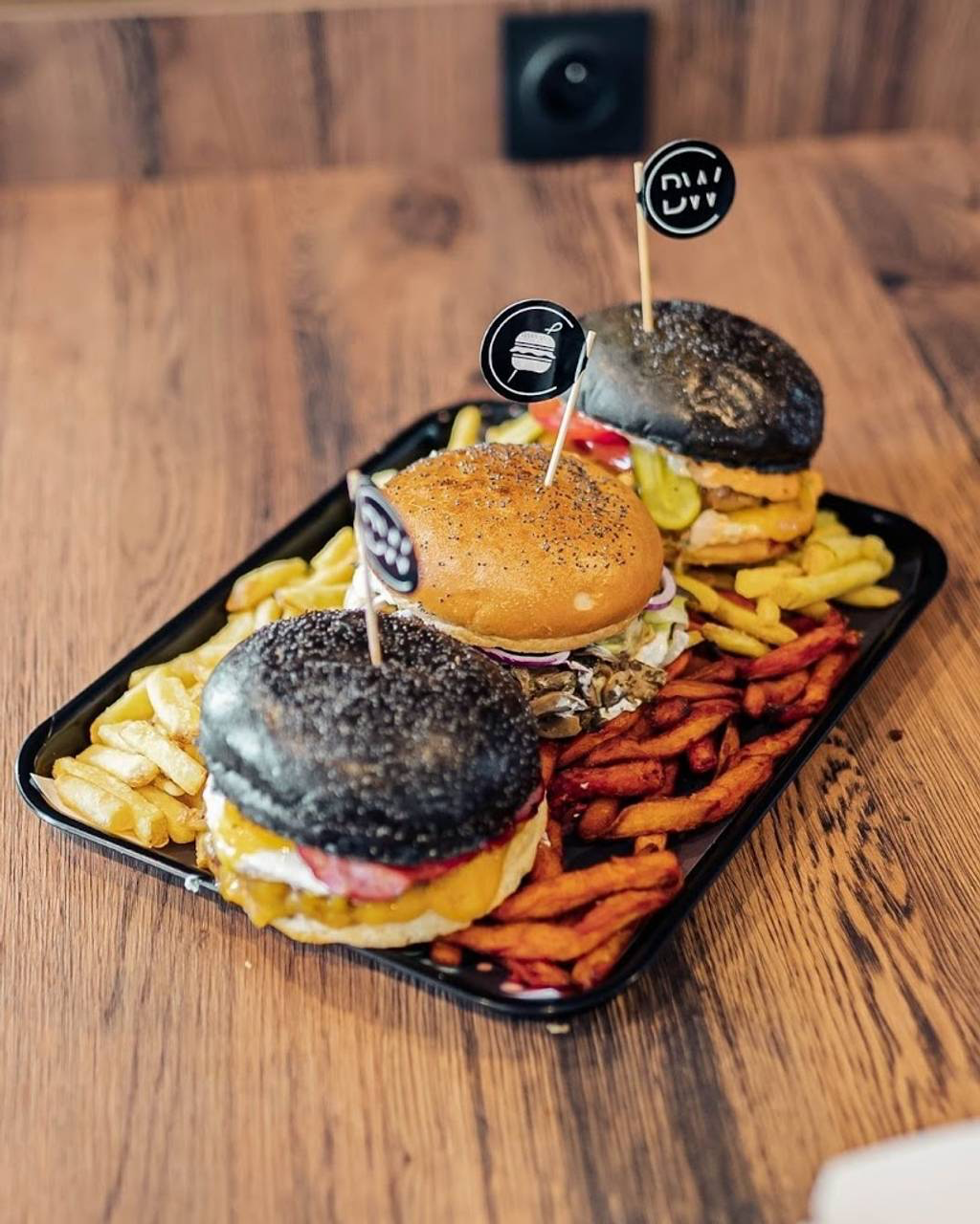 Bordeaux : Black & White Burger a ouvert son deuxième restaurant sur la rive droite