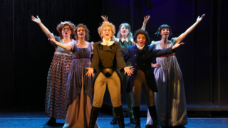 À Arcachon, « Orgueil et Préjugés… ou presque » revisite Jane Austen avec humour