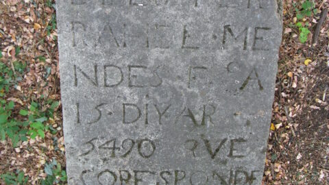 Pierre tombale du cimetière des Juifs portugais cours de la Marne à Bordeaux
