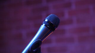 Black Cat Comedy Club : une soirée de rire dans une cave voûtée à Bordeaux