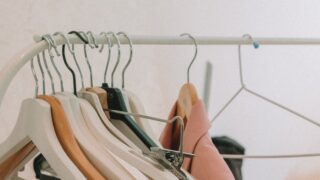 Un vide-dressing de seconde main au bord de la Garonne à Bordeaux