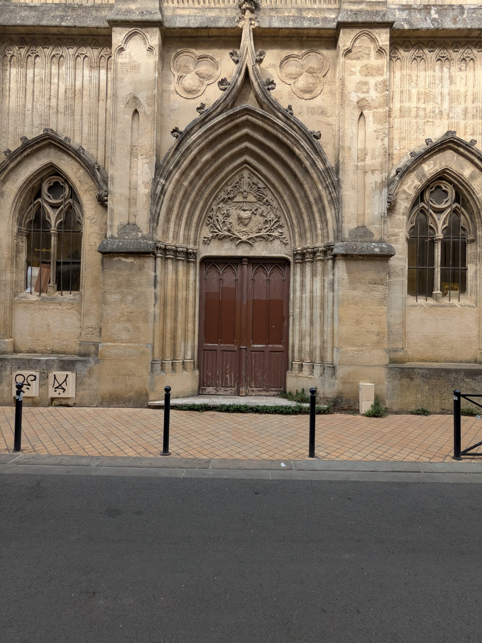 Portail de la chapelle des Spiritains à Bordeaux