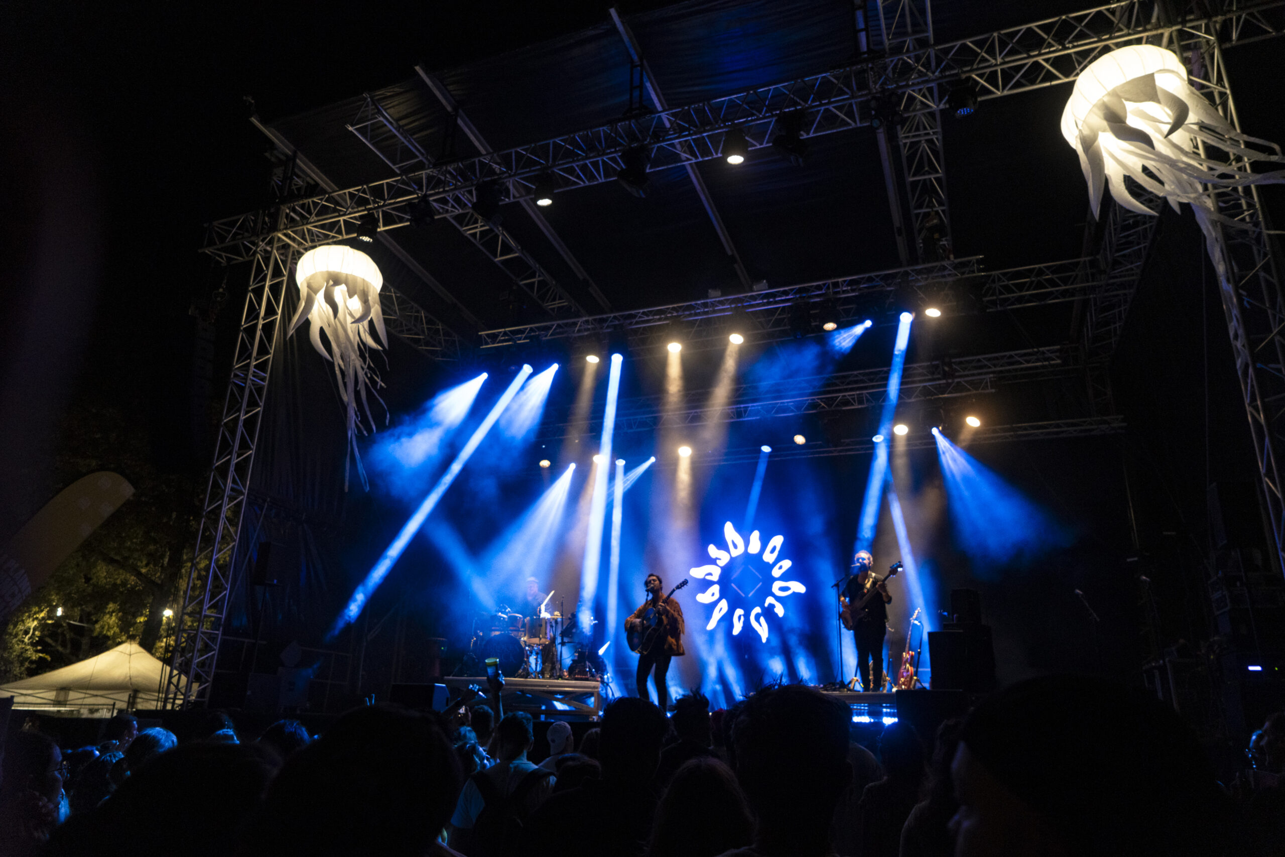 Concert nocturne sur la grande scène de LA PLAINE Brunch Festival