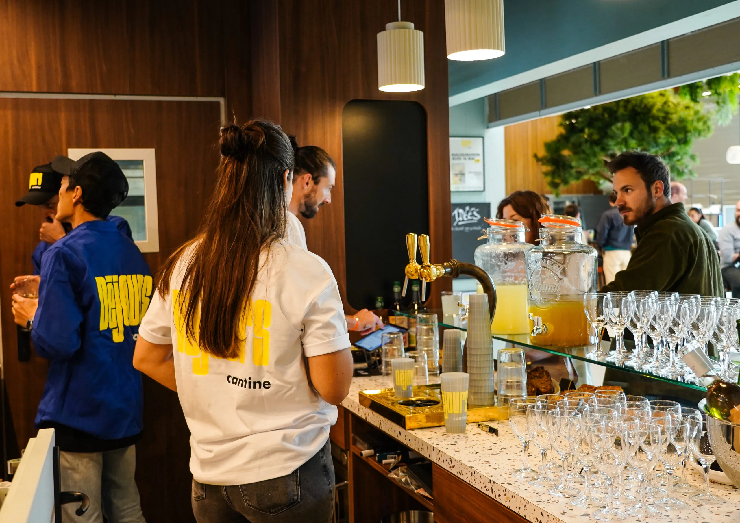 Un moment de convivialité chez Déjours
