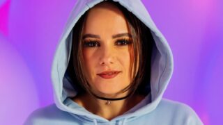 Alizée célèbre vingt-cinq ans de carrière sur la scène du Théâtre Fémina