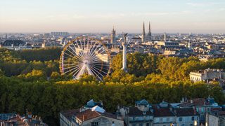 Bordeaux dévoile son plan pour s’adapter aux canicules et aux risques climatiques