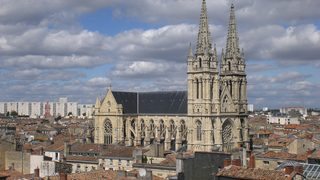 Église Saint-Louis-des-Chartrons : la grande silhouette néogothique de Bordeaux