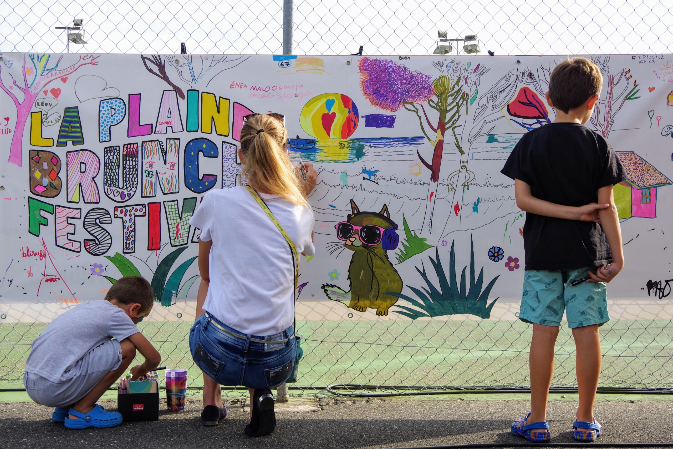Enfants participant à un atelier créatif de LA PLAINE Brunch Festival