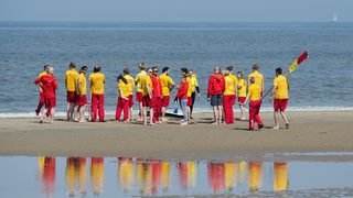 Gironde : les nageurs-sauveteurs recrutent déjà pour l’été 2027
