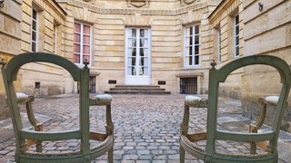Petit hôtel Labottière : un bijou néoclassique entre cour et jardin