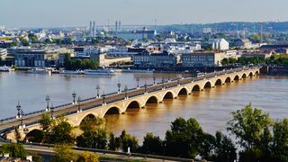Pont de pierre : dix-sept arches pour relier enfin les deux rives de Bordeaux