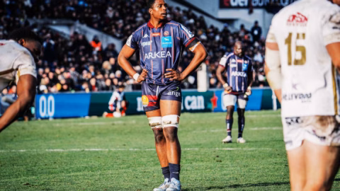 Jacques Nguimbous sous le maillot de l’Union Bordeaux-Bègles sur un terrain de rugby