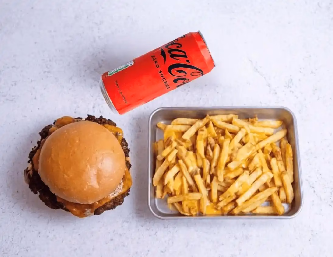 Burger, frites et boisson à La Cantine