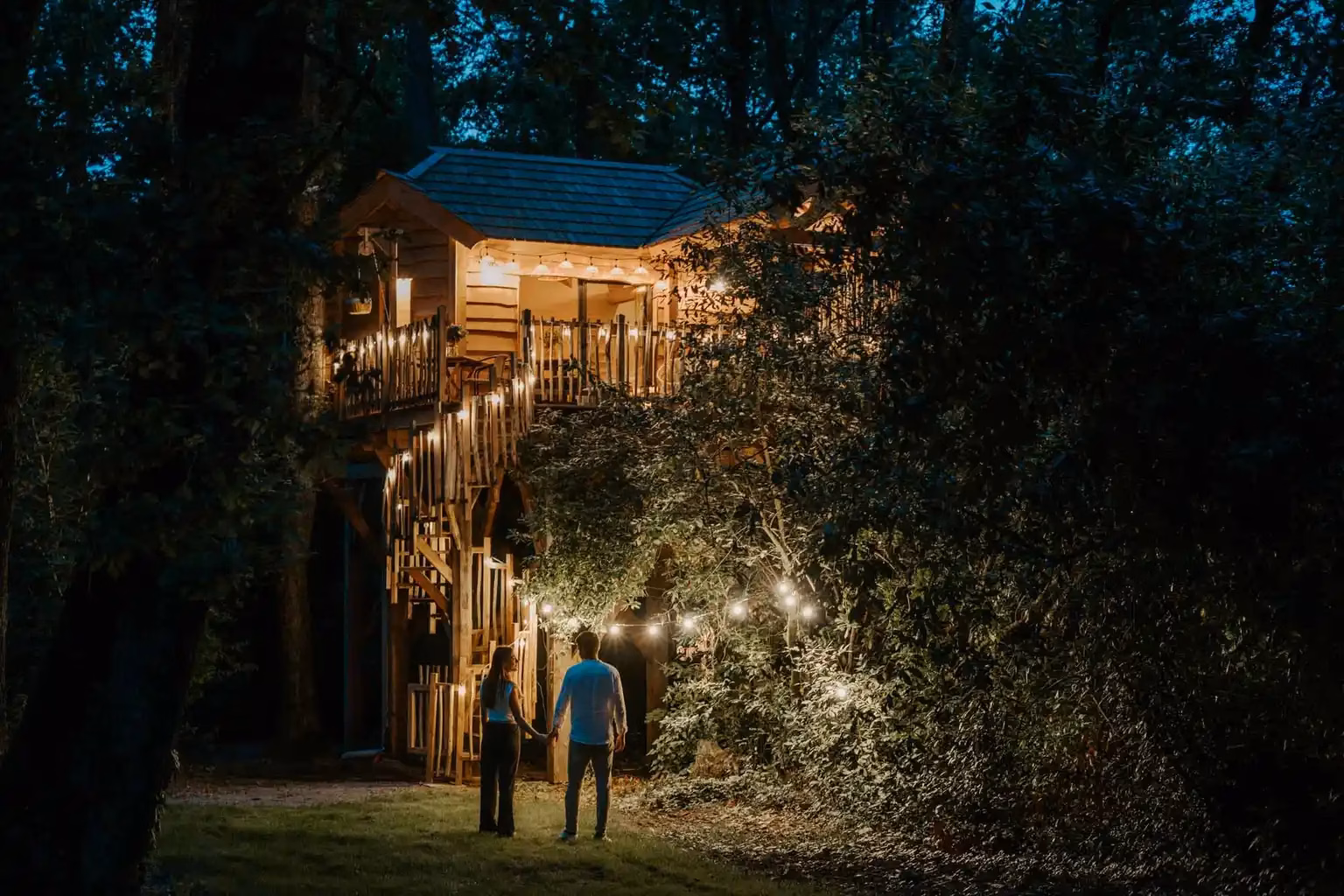 La cabane Le Ciel et son escalier en colimaçon