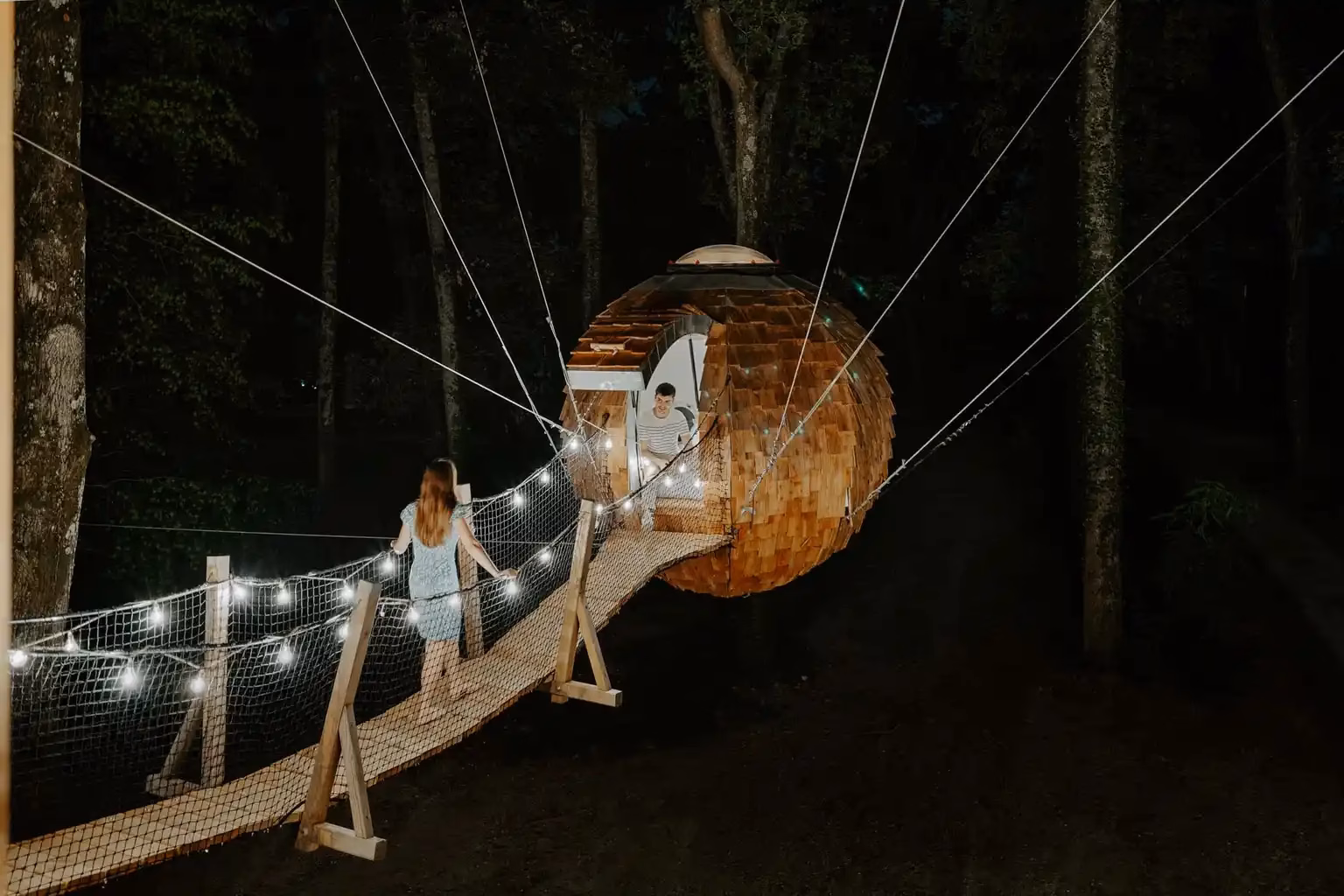 Le Nid d’Amour suspendu et son pont de singe