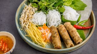 À Bordeaux, la cuisine vietnamienne s’invite à une grande tablée chez LUCCA